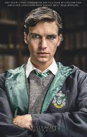 Voldemort Origins Of The Heir Izle Tom Riddle Hogwarts Cadilik Ve Buyuculuk Okulu Ndan Mezun Olduktan Sonra Sirra Kadem Basar O Voldemort Hogwarts Izleme