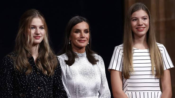 La OBSESIÓN de Letizia porque Leonor y Sofía no tengan NADA que ver con sus  tías Elena y Cristina