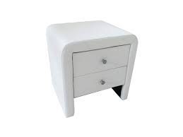 She took the dream carving of ayashlee from the bedside table.: Nachttisch 45 X 40 Cm Weiss Nachtkommode Maui