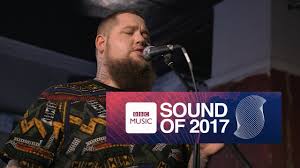 Rory graham ya da onu tanıdığımız ismiyle rag'n'bone man, müzik bir insanın hayatını nasıl değiştirebilir, bunu en yakından görmüş biri. Rag N Bone Man Und Human Portrat Eines Charts Phanomens Der Spiegel