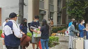 請大家討論一下： 菜×文不住陽明山豪宅，空著養蚊子？ 菜×文陽明山的別墅，應該提供給文化大學生住宿。 「住一」就是陽明山的獨棟別墅，合法。 陽明山沒有「住三」，文大學生住山上都是違法嗎!？ ●●●●●●●●●● 新北市議員李婉鈺，談「文化大. Ldf6a5is Hu0am