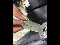 Cara membuka cover blok kunci magnet yang tertutup,disini saya jelaskan tentang cara membuka cover blok kunci yang tiba tiba. Amazing Begini Cara Membuka Kunci Motor Yang Hilang Atau Patah Youtube
