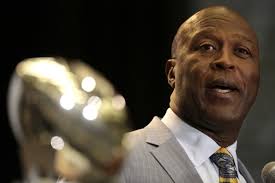 Greeted like a rock star, Lovie Smith acts like he belongs at Illinois