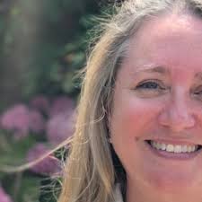 Kellie Hodges's Instagram, Twitter & Facebook