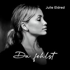 Julie Eldred's Instagram, Twitter & Facebook