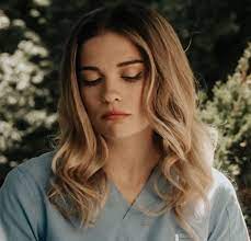 Alexis Rose Long Hair Styles Beauty Hair