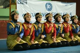 1 perhatikan gambar dibawah ini. Tari Saman Sejarah Asal Usul Gerakan Makna Fungsi Dan Lainnya