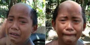 Sekilas model ini tidak memiliki bentuk, disisir dan dipotong seadanya. Supaya Nggak Keluar Rumah Ayah Ini Potong Rambut Anaknya Dengan Model Setengah Botak Hai