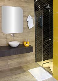 Banheiro Em Pocelanato Que Imita Madeira E Revestimento Preto Dentro Do Box Banheiro Pequeno Ideias Para Casas De Banho Banheiro