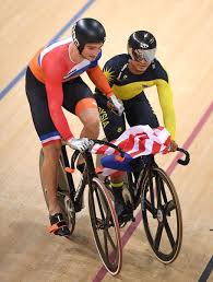 Door een val uitgeschakeld en niet gefinisht elis. Matthijs Buchli 2nd Place Shakes Hands With 3rd Placed Azizulhasni Awang Men S Keirin Rio 2016 Olympic Games 2016 Afp