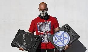 Un distributeur de protections périodiques gratuites à la mission locale. Staccato Abracada Sons 18 L Entourloop The Subvivors Radio Bomb A Miramont De Guyenne