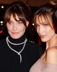 La modelo bella hadid y la cantante y esposa del expresidente de francia, carla bruni, nacieron con una diferencia de tres décadas, pero los internautas. Facebook