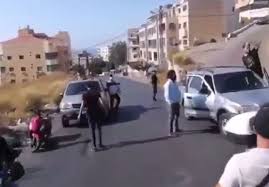 أقدم رجل من عرب خلدة في لبنان، على قتل المواطن، علي شبلي، خلال حفل زفاف في منطقة الجية، ليلة أمس السبت، على خلفية قضية ثأر، وفق وبعد مصرع صاحب سنتر شبلي في خلدة، فرض الجيش اللبناني على الفور طوقا أمنيا في محيط السنتر. Bwgkm5ae40er6m