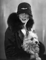 Here S Why Guests Will Be Wearing Fascinators To The Royal Wedding Retro Hats Fascinator British Actresses