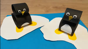 Lichterketten leuchten in den fenstern, es duftet nach plätzchen. Winter Basteln Mit Kindern Susser 3d Pinguin Treibt Auf Einer Eisscholle Youtube