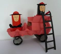 Papier Basteln Meine Enkel Und Ich Made With Schwedesign De Eierkarton Basteln Feuerwehrauto Basteln Basteln Mit Papier