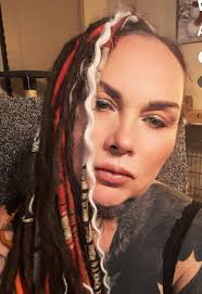 Can you put me at the saloon ?