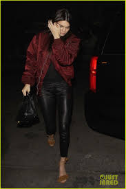 Kendall jenner and the los angeles lakers player were previously linked earlier this year. Kendall Jenner Hangs With Lakers Jordan Clarkson After Game Kendall Jenner Jordan Clarkson Nice Gu Kendall Jenner Kendall Jenner Style Kendall Jenner Dating