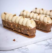 A L Aide Du Robot Muni De La Feuille Battez Le Beurre En Cubes Pour Le Ramollir Ajoutez Le Sucre Glace Pour Ob Fancy Desserts Recipes Savory Dessert Desserts