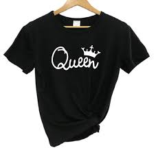Karena ketertarikannya tersebut, membuatnya selalu menyanyikan lagu dengan lirik nana nana seperti itu terus. Padi Desain Queen T Shirt Mahkota Ulang Tahun Pesta Pernikahan Wanita Atasan Kaos Huruf Cetak Atasan Wanita Lengan Pendek T Shirt Drop Kapal T Shirt Aliexpress