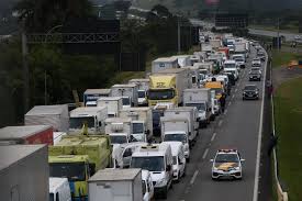 O movimento é liderado pelo conselho nacional de transporte rodoviário de cargas (cntrc), com sede no paraná, que solicita o. Nova Greve Dos Caminhoneiros Esta Marcada Para Quarta Feira 19 Estradao