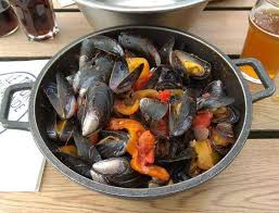 Venez admirer le coucher de soleil en sirotant un cocktail sur nos 2 terasses, ou l'hiver au crépitement du feu de cheminée. Le Tour Du Monde Restaurant Brest 29200 Adresse Horaire Et Avis