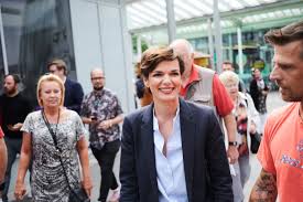 In ihrer rede rechnete sie mit dem system kurz ab und schloss eine koalition mit der övp aus. Pamela Rendi Wagner Di Twitter Die 2 Station Fuhrte Mich In Mein Altes Zuhause Die Per Albin Hansson Siedlung In Wien Favoriten Dort Habe Ich Die Ersten Jahre Meines Lebens Verbracht Und War Seit Uber 40