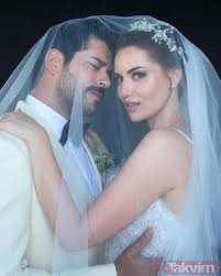İşte hande erçel'den murat boz'a, fahriye evcen'den nurgül yeşilçay'a ünlülerin muhtemelen bugüne kadar hiç görmediğiniz kardeşleri. Fahriye Evcen In Kiz Kardesi Gorenleri Sasirtti Kurulus Osman In Yildizi Burak Ozcivit In Esi Galeri Takvim