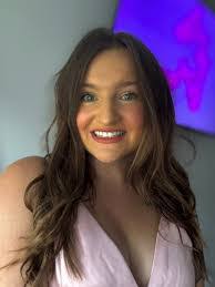 Stephanie Borowski's Instagram, Twitter & Facebook