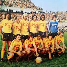 Contre 1 million d'euros, diarra s'est engagé pour trois ans avec gaziantep (turquie). The Vintage Football Club R C Lens 1974 75 By Ageducatifs