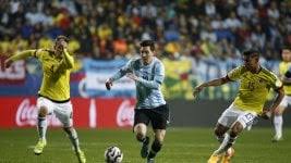 Barranquilla, colombia (ap) — con nuevos aires tras su contundente triunfo sobre péru y tomando recaudos en torno a lionel messi, colombia recibe el martes a una argentina que aún le cuesta. 3rjpqirxxbnbsm