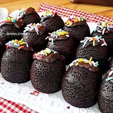 Setelah kue matang, diamkan sejenak pada suhu ruang hingga kue menghangat. Pin Auf Kue Bolu