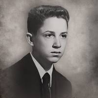 Lee Davison's Instagram, Twitter & Facebook