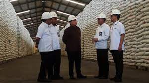 Koperasi adalah badan usaha yang sengaja dibangun agar bisa memakmurkan dan membantu para anggotanya. 6 Jenis Usaha Ekonomi Yang Dikelola Kelompok Dari Firma Hingga Koperasi Kumparan Com