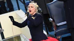 Lady gaga brought the house down with a beautiful rendition of the national anthem before super bowl 50, and her vibrant and sparkly red suit caused twitter to explode. In Hunger Games Kleid Lady Gaga Mit Wow Auftritt Bei Biden Vereidigung Kukksi Star News Beauty Und Trends
