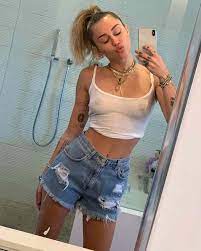 Miley Cyrus Exposes Nipples in Mirror Selfie