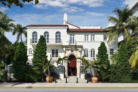 A Look Inside Gianni Versace S Totally Ridiculous Miami Mansion Miami Beach Mansion Versace Mansion Miami Mansion