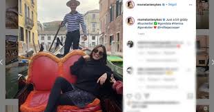 Prince harry is back in the uk (or will be very soon), returning to the scene of the crime and quarantining at frogmore before the unveiling of the princess diana statue next week. Venezia Il Giovane Gondoliere Conquista L Ex Modella Melanie Sykes Di Vent Anni Piu Grande La Foto Del Bacio Fa Il Giro Del Mondo Il Fatto Quotidiano