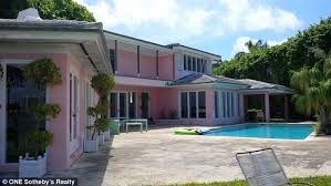 Mansion Once Owned By Colombian Drug Lord Pablo Escobar Sells For 10m Beach Mansion Miami Beach Mansion Pablo Escobar
