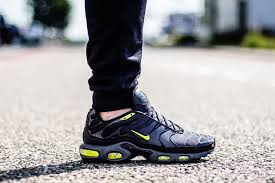 Nike Air Max Plus Black Grey Volt Eu Kicks Sneaker Magazine Nike Air Max Nike Air Max Plus Nike