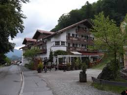 Grainau stands out especially for its warmth, unspoilt character and openess of the locals. Hotel Hammersbach Betriebsgesellschaft Mbh 82491 Grainau Hammersbach Offnungszeiten Adresse Telefon