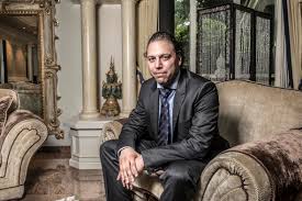 When azimi came to the netherlands, he first lived for a few years with his parents and brother sasan in a small room in an asylum seekers' center. Poorter Schroeft Belang In Lavide Terug Financieel Telegraaf Nl