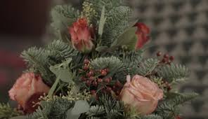 Weihnachtsbaum Aus Tannenzweigen Basteln Ideen Mit Frischem Tannengrun Mit Bildern Weihnachtsbaum Kleiner Weihnachtsbaum Weihnachten Dekoration