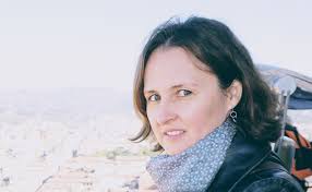 Lori Hinnant's Instagram, Twitter & Facebook