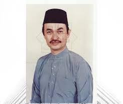 Untuk makluman semua pihak, tun berada dalam keadaan sihat walafiat di samping keluarga beliau. Salam Sayyidul Ayam Galeri Tun Abdullah Ahmad Badawi Facebook