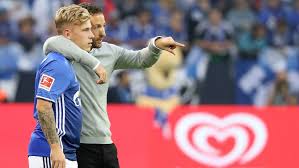 Max meyer war vor wenigen jahren eins der größten talente auf schalke und stammspieler, aber nach einem rosenkrieg rund. Bundesliga Remodelled Max Meyer Motoring In Schalke Midfield Engine Room