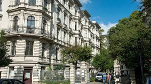 Wohnraum für diese menschen ist knapp. Fluchtlinge In Berlin Zwangsvermietung Von Luxusimmobilien