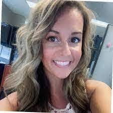 Elizabeth Devinney's Instagram, Twitter & Facebook