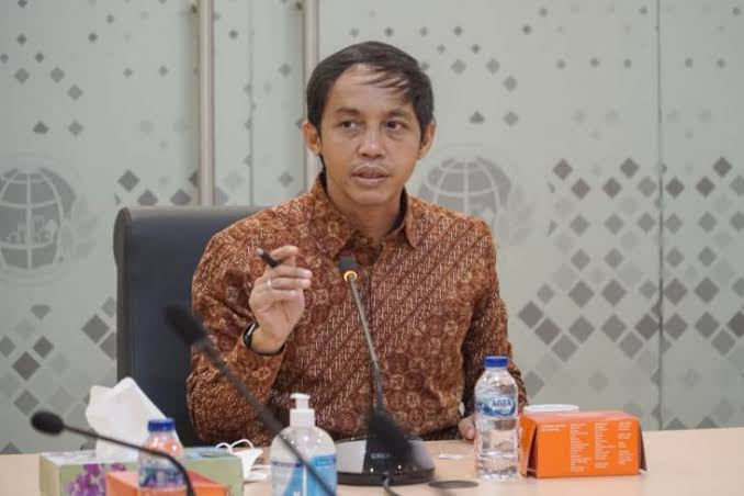 Menhut Mending Turun, atau diturunkan?