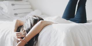 Alors toujours bouche contre bouche, touche contre coucher et elle se débrouille pour que ses yeux sur ses seins viennent. Vierge A 25 Ans Est Ce Anormal